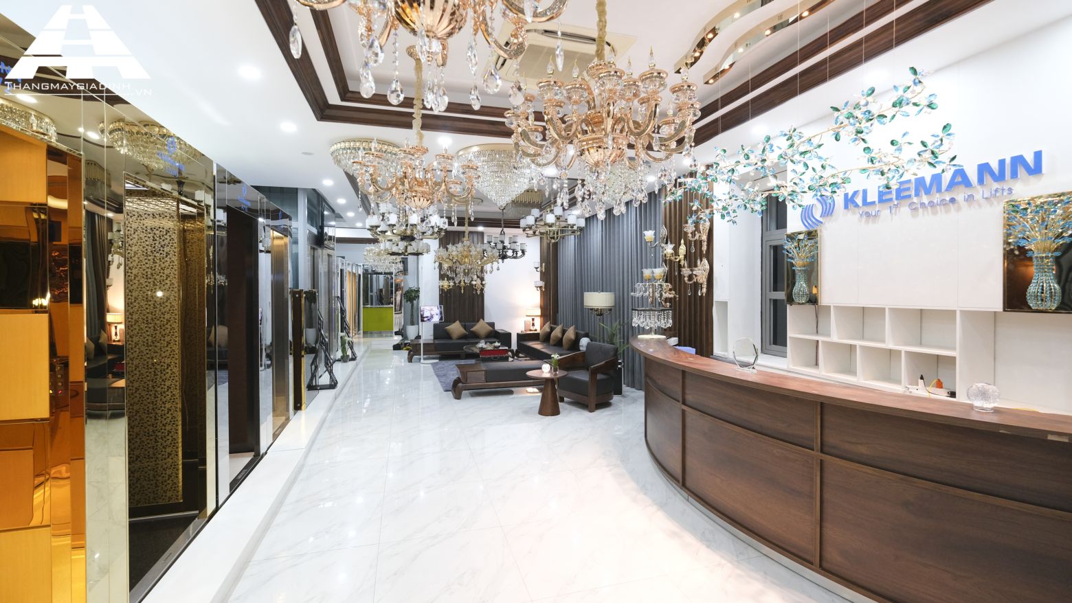 Showroom Huy Hoàng tại Hà Nội - Sự kết hợp hoàn hảo giữa thang máy - nội thất - đèn chùm
