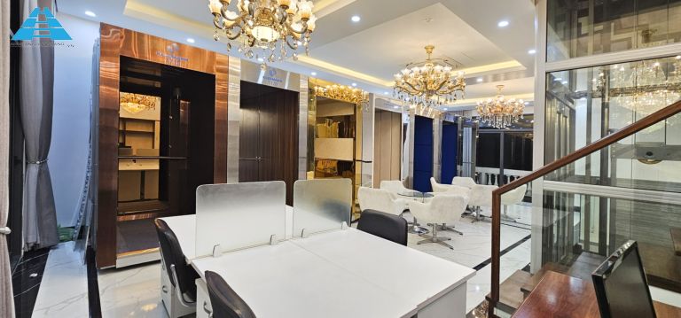 showroom đèn chùm tại hải phòng