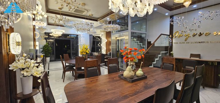 showroom đèn chùm tại hải phòng
