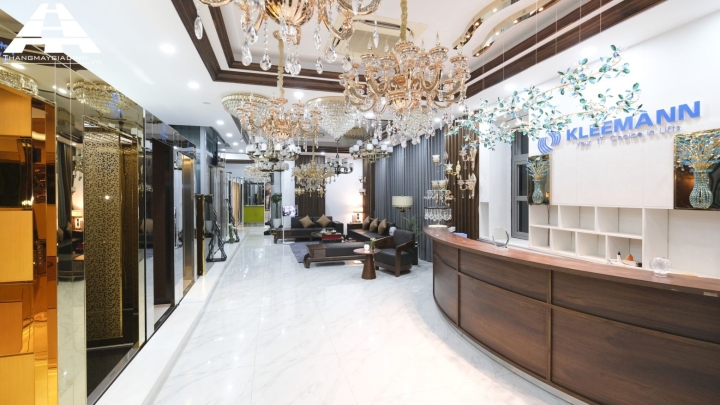 Showroom Huy Hoàng tại Hà Nội - Sự kết hợp hoàn hảo giữa thang máy - nội thất - đèn chùm